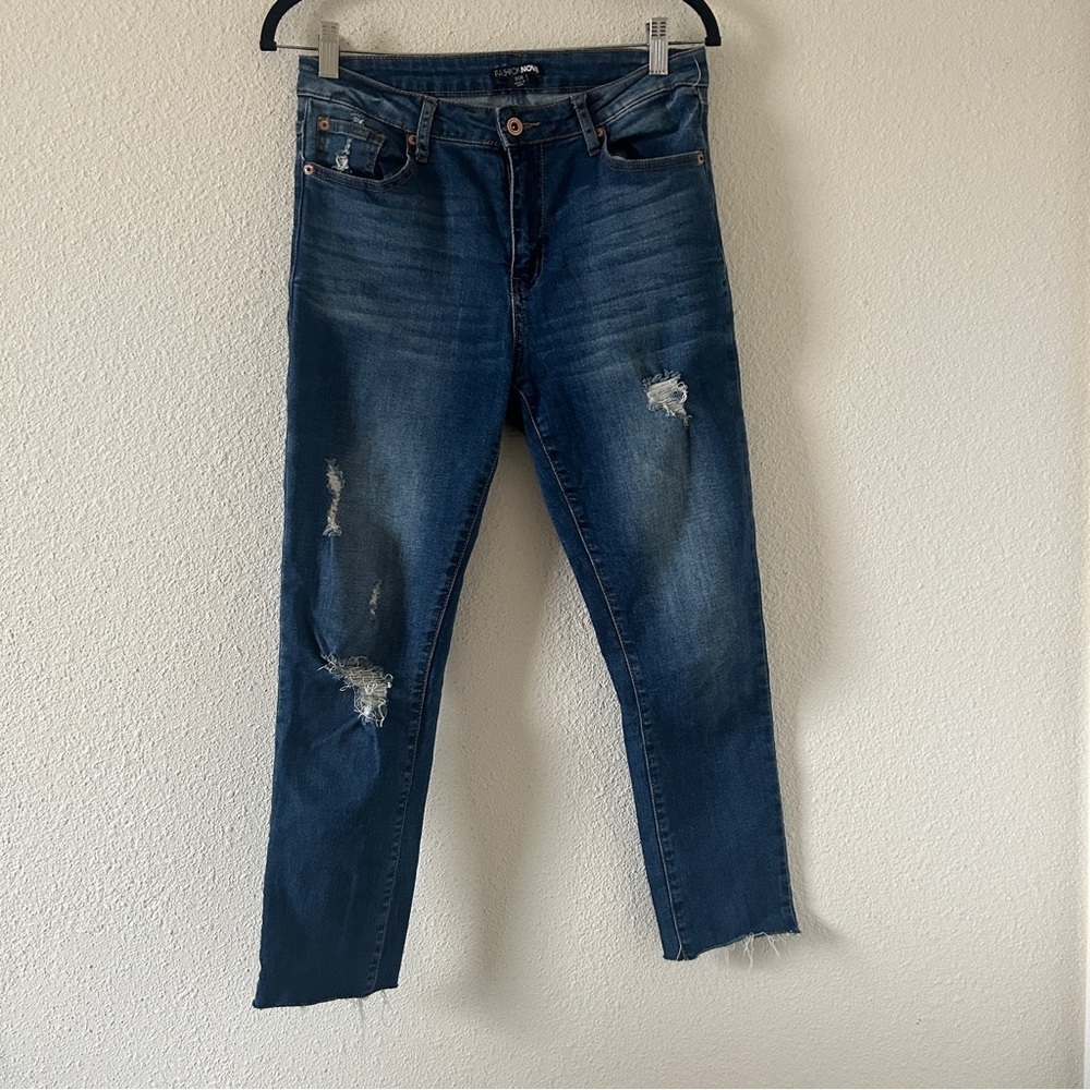 Fashion Nova Distress Cropped Jeans Women’s 7/28 Blue Stretchy Casual Spring